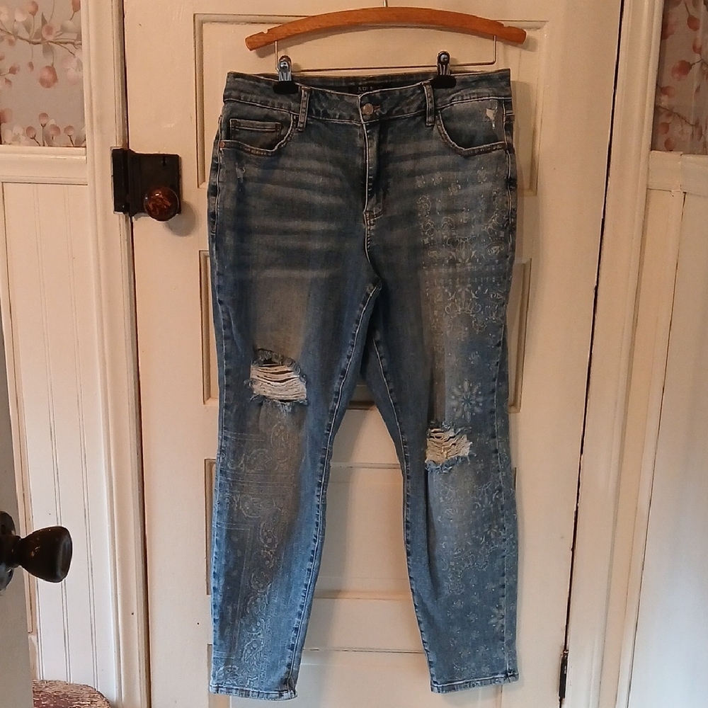 Judy Blue Light Blue Distressed Boyfriend Jeans